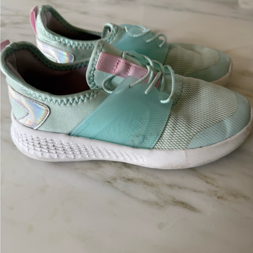 Girls Cat & Jack Cody Slip on Sneaker Size 2 Mint Green Color
